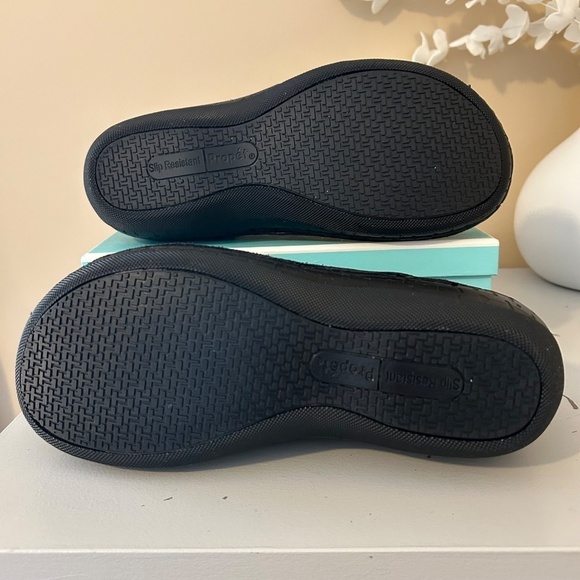 Propet Jessica Extra Wide Leather Slip on Shoe Black Size 7.5 - Picture 6 of 15